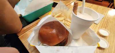 Sierra Nevada Hamburguesas Y Malteadas