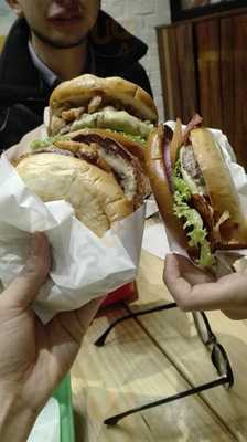 Sierra Nevada Hamburguesas Y Malteadas