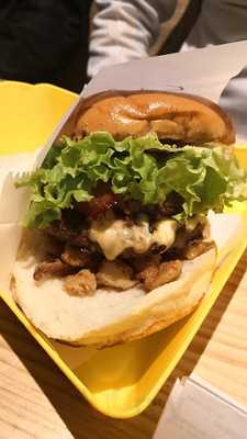 Sierra Nevada Hamburguesas Y Malteadas