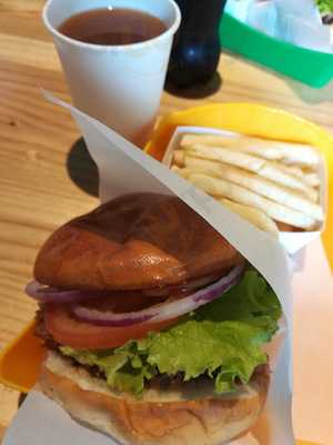 Sierra Nevada Hamburguesas Y Malteadas