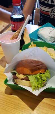 Sierra Nevada Hamburguesas Y Malteadas