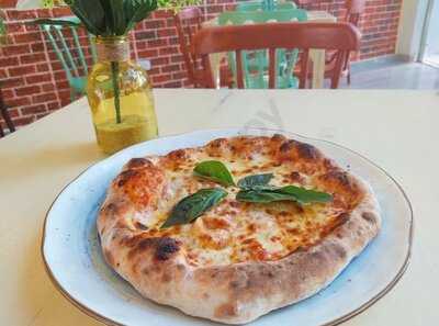 Constantina Pizzeria