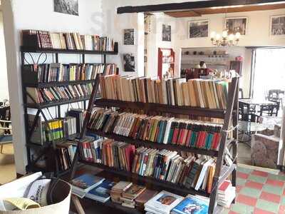 Ambos Mundos Café-librería