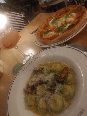 Storia D' Amore Piazza