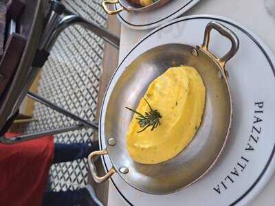 Storia D' Amore Piazza