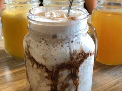 Madeleine Crepes Bebidas & Postres