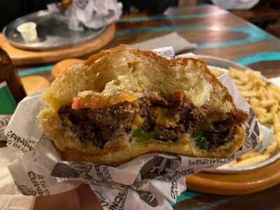 Campesinos Maestros En Jugos Y Hamburguesas