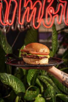 Wiki Alitas · Burgers · Picadas