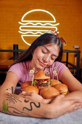 Burger Stack Novena