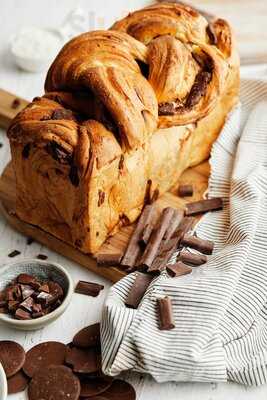 Annie Croissant Y Cafe