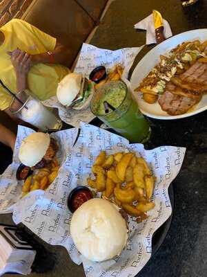 Porthos Steakhouse & Pub Cartagena