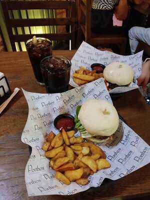 Porthos Steakhouse & Pub Cartagena