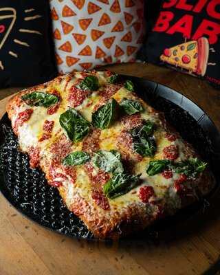 Zazzy's Pizza Colombia