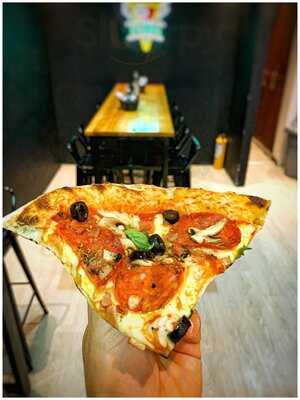 400 Grados Pizza Di Pietra