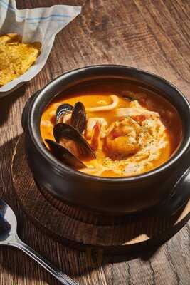 Central Cevichería C.c. Plaza Central