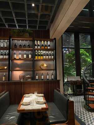 Sabine Bistró & Lounge