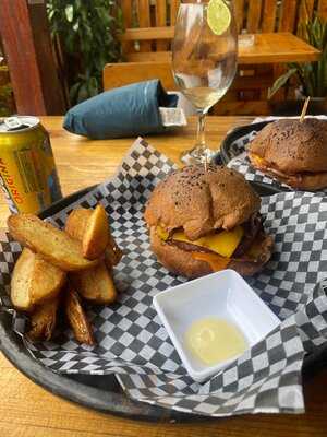 La Cosa Nostra Smoked Burgers Steak & Drinks