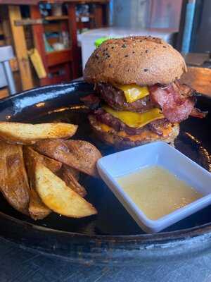 La Cosa Nostra Smoked Burgers Steak & Drinks