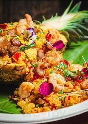 Lobo Cocktail Bar (caimán Del Rio)