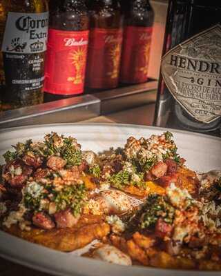 Lobo Cocktail Bar (caimán Del Rio)