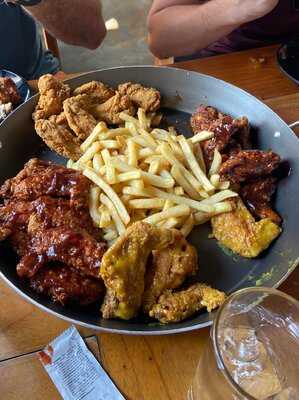 Alitas Picantes Wings Gastrobar