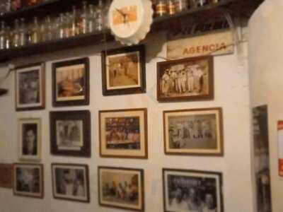 La Colina Tienda Tertuliadero