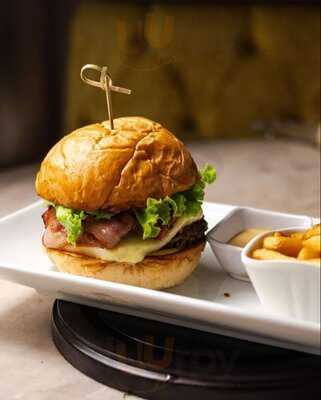 La Chingada Gastro Bar