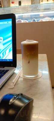 La Garza Café Boutique.