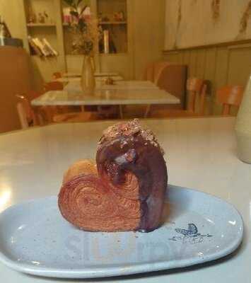 La Garza Café Boutique.