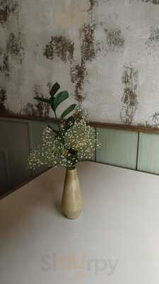 La Garza Café Boutique.