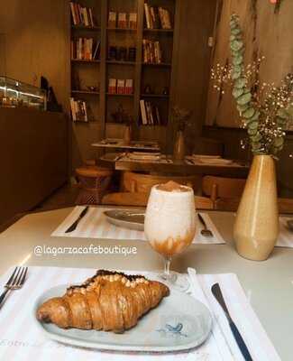 La Garza Café Boutique.