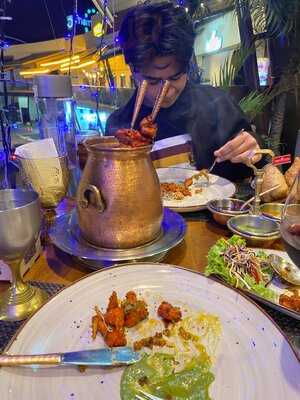 Naans & Curries Pinares