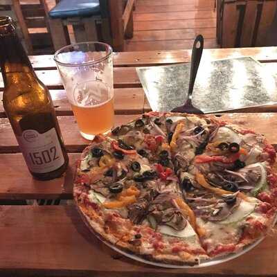 Woods Pizza & Beer Garden