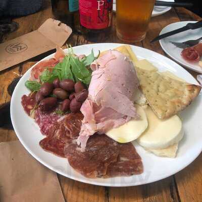 Woods Pizza & Beer Garden