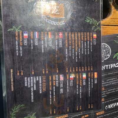 Woods Pizza & Beer Garden