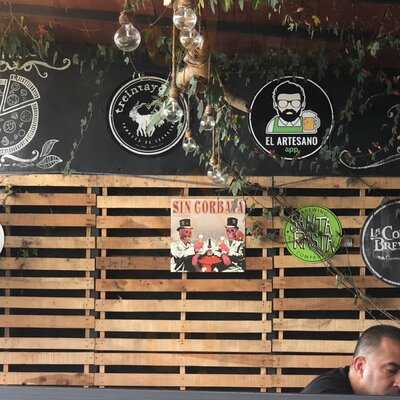 Woods Pizza & Beer Garden