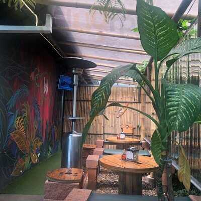 Woods Pizza & Beer Garden