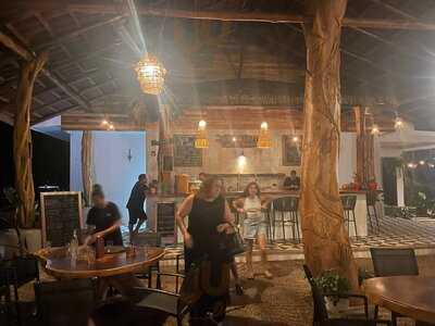 Tiki Hut Bar & Restaurant