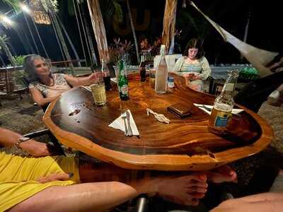 Tiki Hut Bar & Restaurant