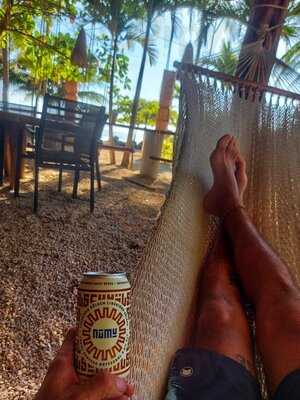 Tiki Hut Bar & Restaurant