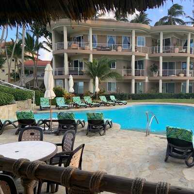 Martini's Beach Bar & Grill