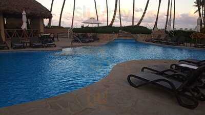 Martini's Beach Bar & Grill