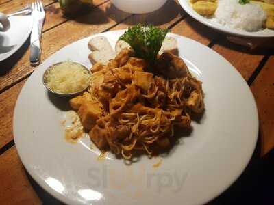 Hotel Bambu Canoa
