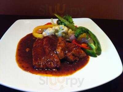 Luccy's Cafe And Grill