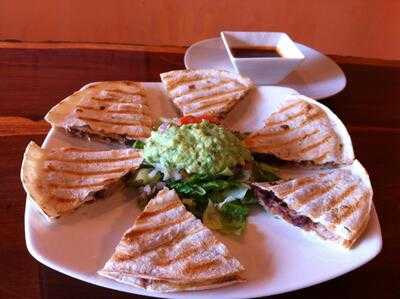 Luccy's Cafe And Grill