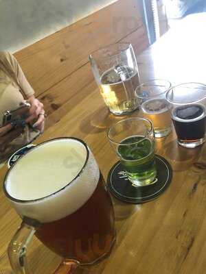 Golden Prague Pub Urdesa