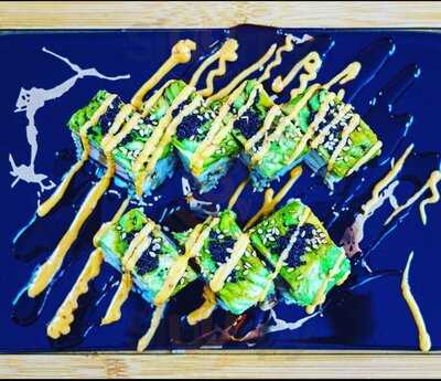 Luvxaki Sushi