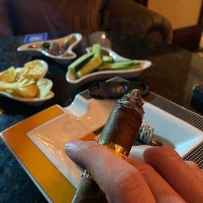 ‪the Cigar Bar‬