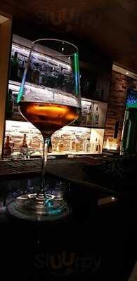 ‪scores Sports Bar & Restaurant‬