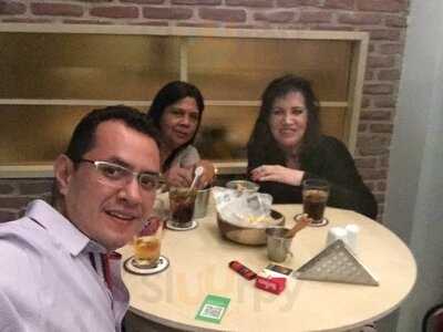 ‪scores Sports Bar & Restaurant‬